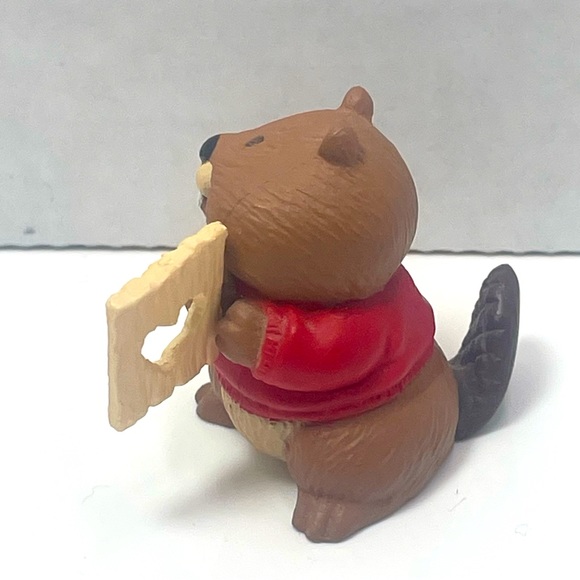 BNWT Vintage 1993 Hallmark Merry Miniature Beaver with Heart Cut Out - Picture 3 of 11